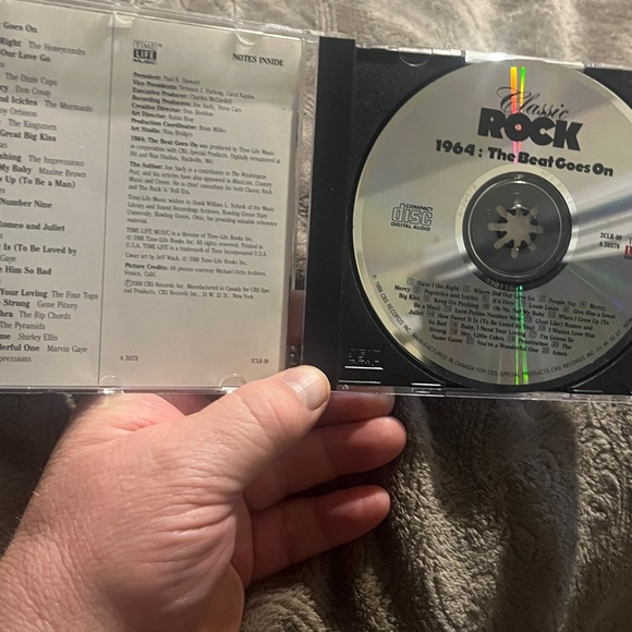 1964 The Beat Goes on Classic Rock Time Life Music CD - Picture 2 of 6